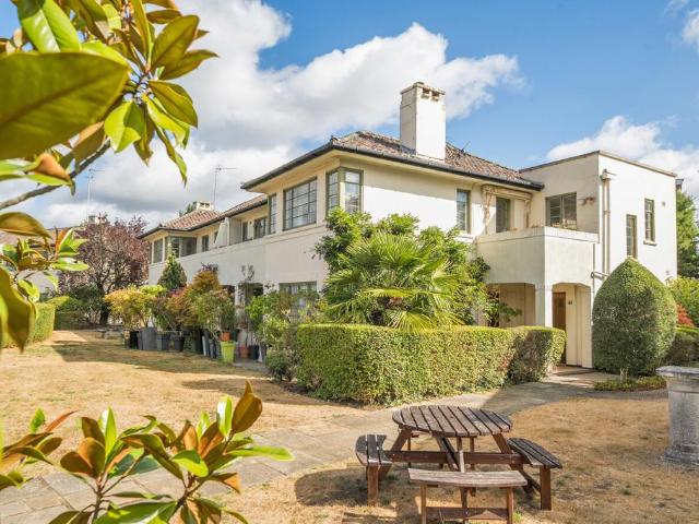 Flat for sale in Putney, Greater London