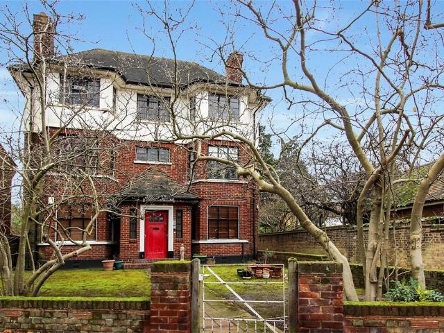 Flat for sale in Southend-on-sea, Milton
