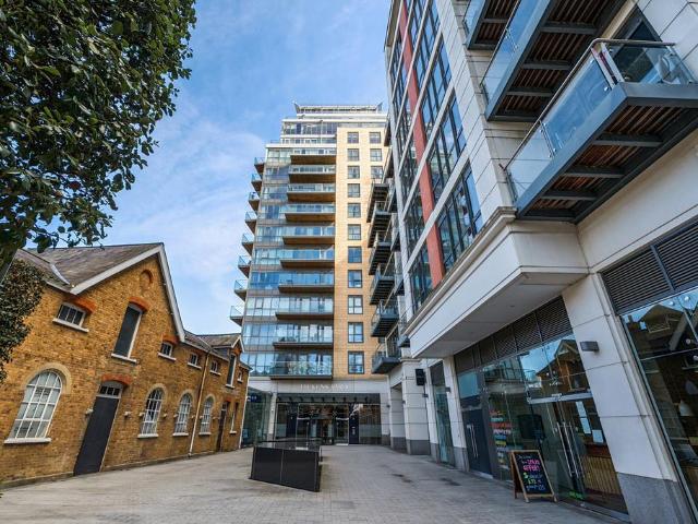 Flat for sale in London Borough of Ealing, Greater London
