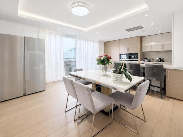 Flat for sale in St Clement Danes, Greater London