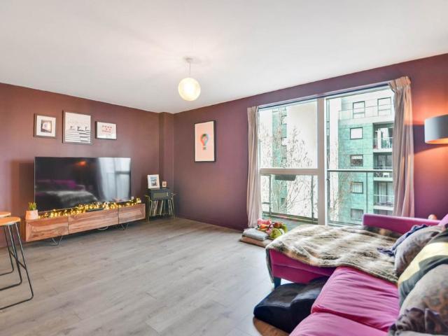 Flat for sale in London Borough of Hounslow, Isle Of Man