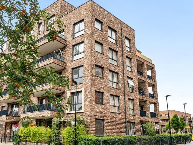 Flat for sale in Upper Walthamstow, Greater London