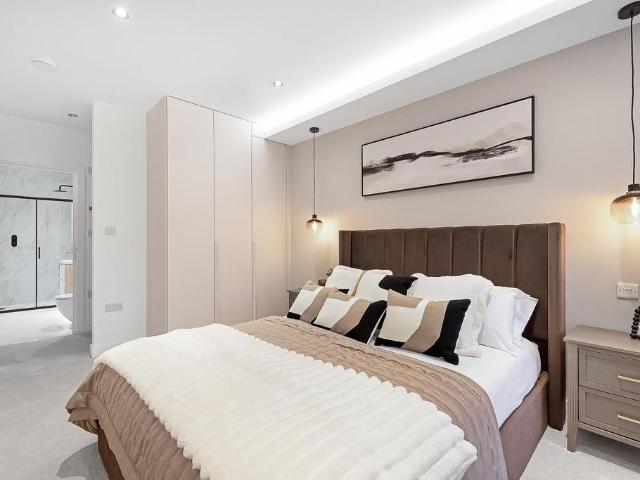 Flat for sale in West Norwood, Greater London