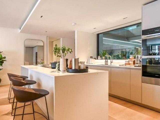 Flat for sale in City of Westminster, Greater London