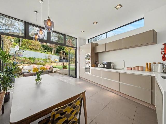 Flat for sale in Archway, Greater London