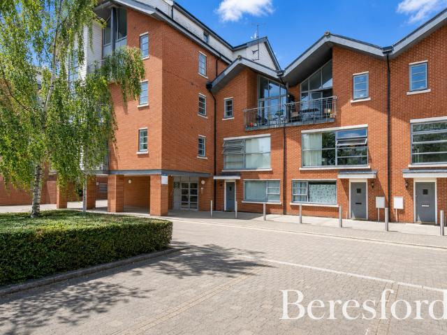 Flat for sale in Fordham Heath, Essex