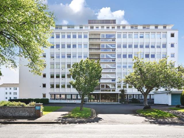 Flat for sale in Eastbourne, East Sussex