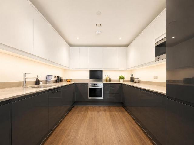 Flat for sale in London Borough of Ealing, Greater London