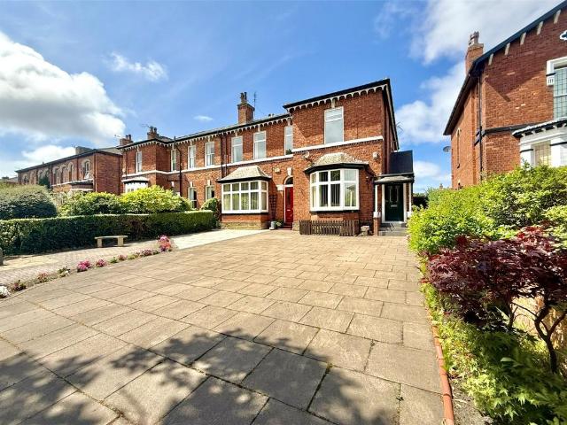Flat for sale in Meols Cop, Southport