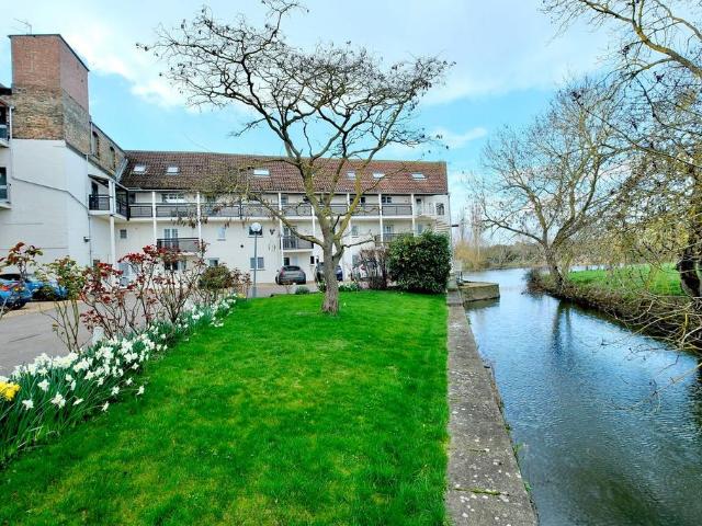 Flat for sale in Huntingdon, Cambridgeshire