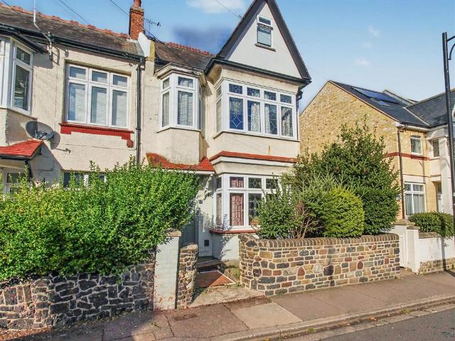 Flat for sale in Leigh on Sea, Southend-on-Sea