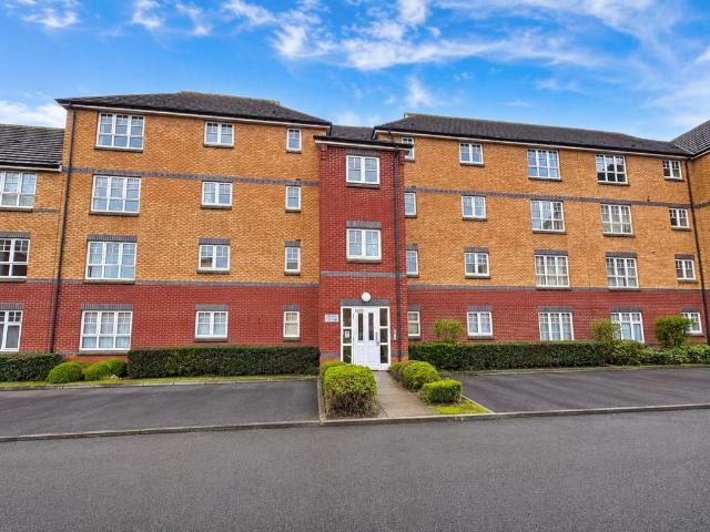 Flat for sale in Northampton, Northamptonshire