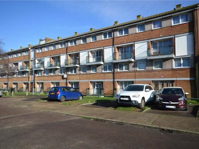Flat for sale in Hockwell Ring, Leagrave