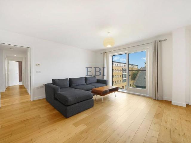 Flat for sale in Isle Of Dogs, Greater London
