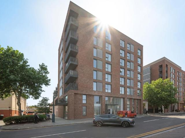 Flat for sale in Barnehurst, Greater London