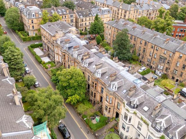 Flat for sale in Hillhead, Scotland