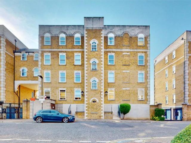 Flat for sale in Rotherhithe, Greater London