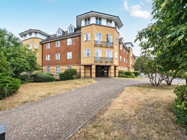 Flat for sale in St Albans