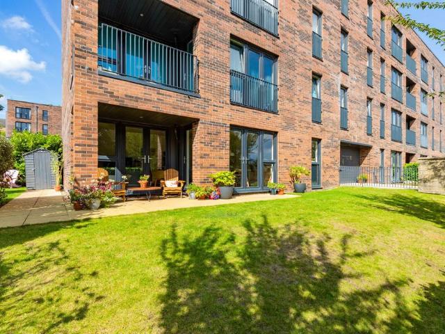 Flat for sale in Langside, Scotland