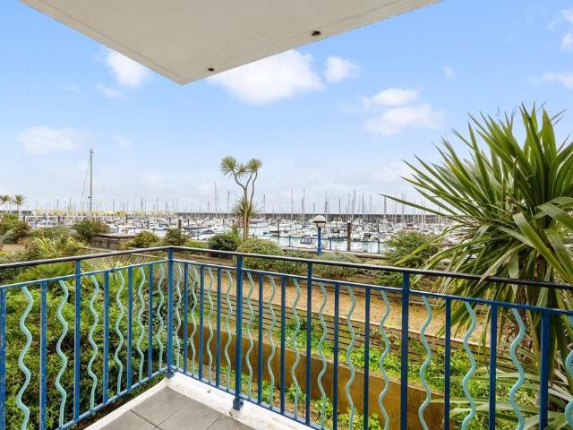 Flat for sale in Roedean