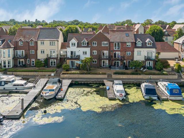 Flat for sale in Caldecott, Dromore