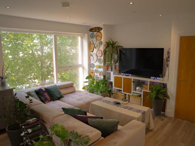 Flat for sale in Silvertown, Greater London