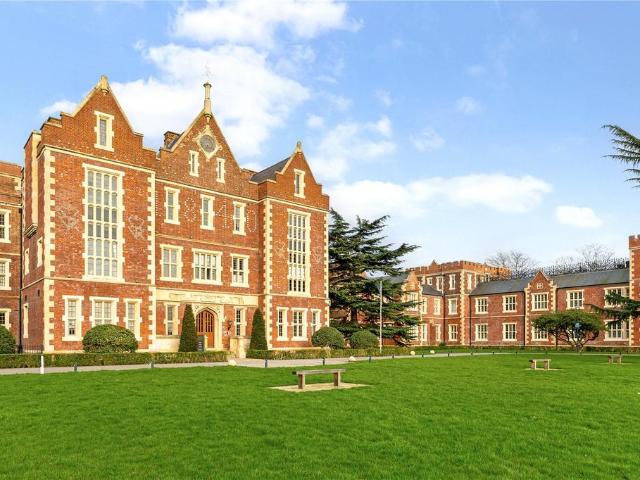 Flat for sale in Springfield Village, Greater London