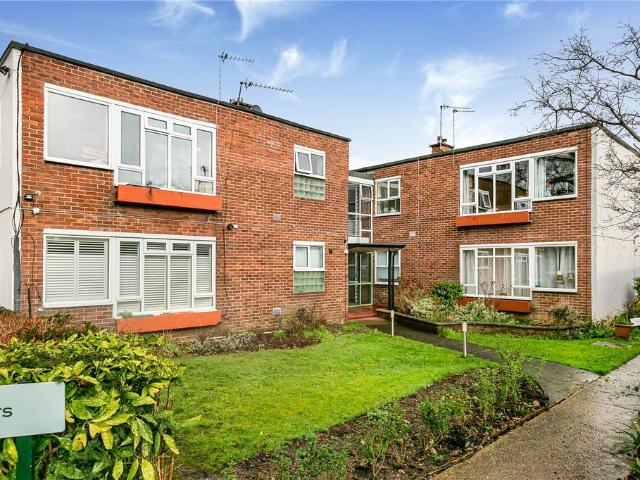 Flat for sale in Whitton, Greater London
