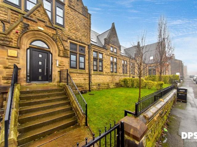 Flat for sale in West Yorkshire
