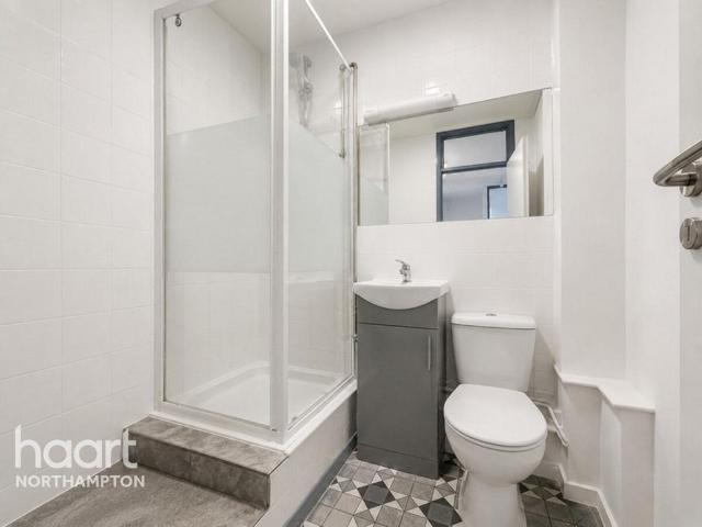 Flat for sale in Northampton, Northamptonshire