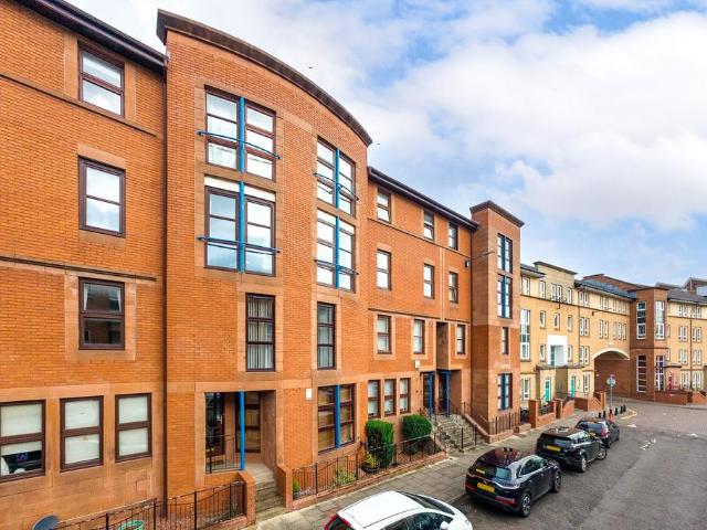 Flat for sale in Hutchesontown, Glasgow