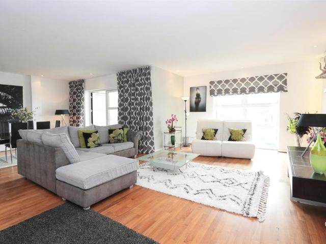 Flat for sale in Crockherbtown, Falcon Lodge
