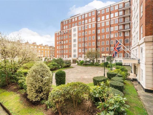 Flat for sale in Paddington, Greater London