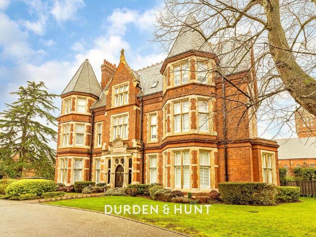 Flat for sale in Fairlop, Greater London