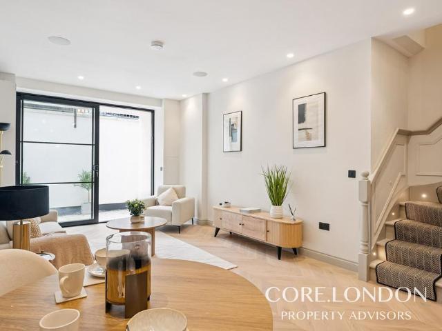 Flat for sale in London Borough of Ealing, Greater London