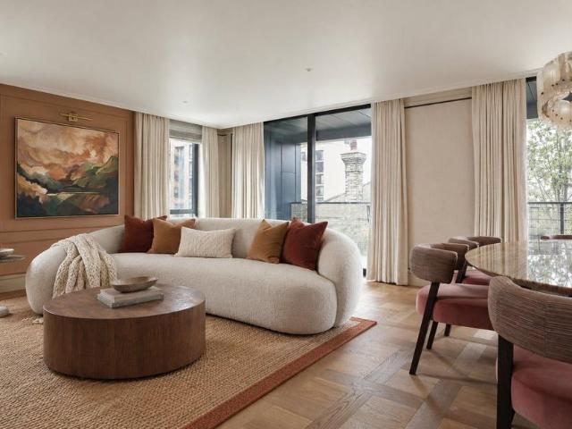 Flat for sale in London Borough of Wandsworth, Greater London