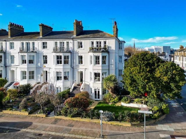 Flat for sale in Alton Barnes, Essex
