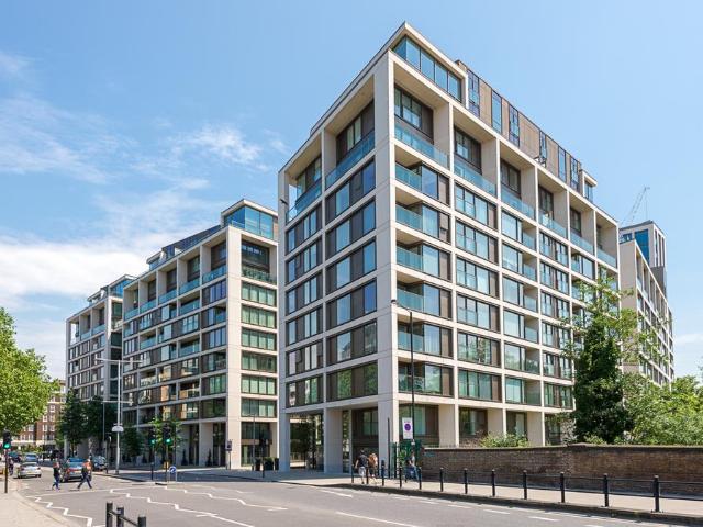 Flat for sale in Kensington, Greater London