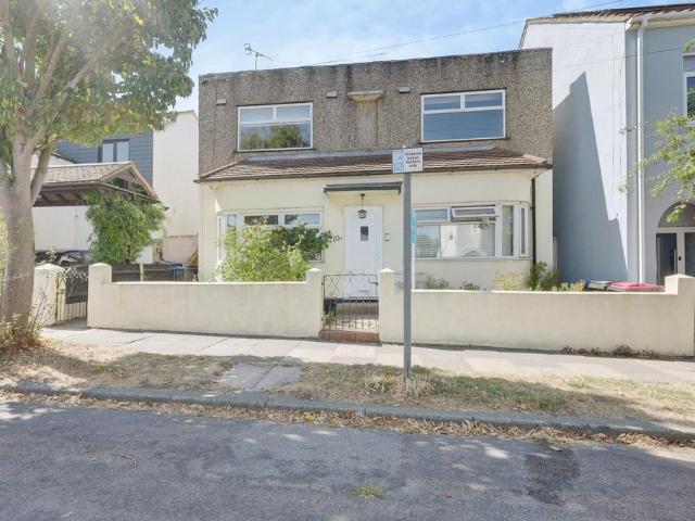 Flat for sale in Alton Barnes, Essex