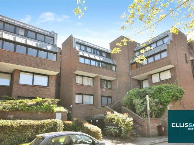 Flat for sale in London Borough of Barnet, Greater London