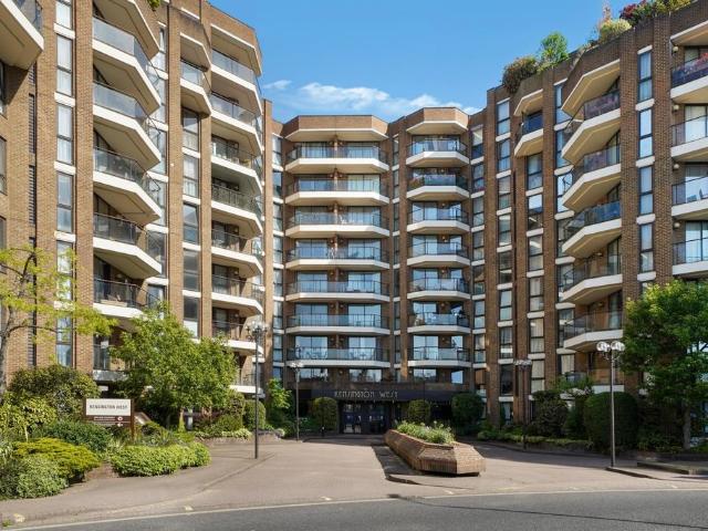 Flat for sale in Brook Green, Greater London
