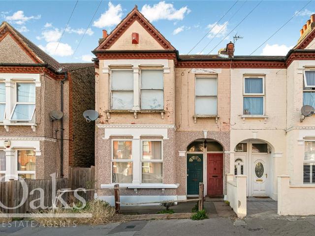 Flat for sale in London Borough of Croydon, Thornton Heath