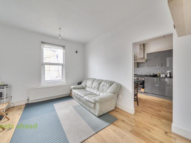 Flat for sale in London Borough of Croydon, Selhurst