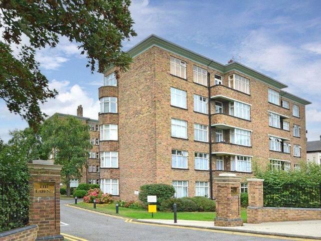 Flat for sale in Lee Terrace Estate, Greater London