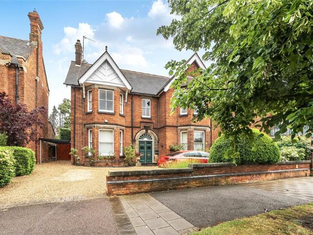 Flat for sale in Castle, Bedford