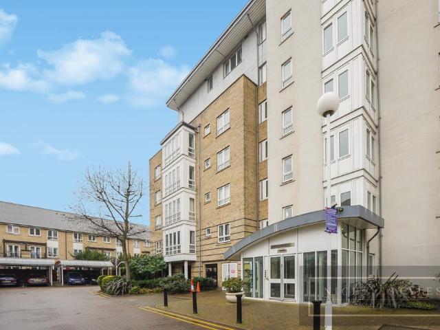 Flat for sale in Isle Of Dogs, Isle Of Man