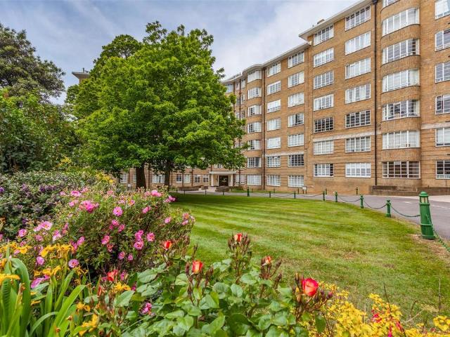 Flat for sale in Brunswick