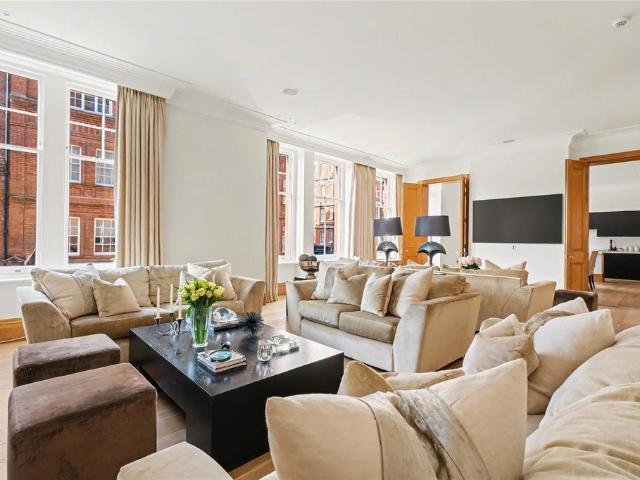 Flat for sale in South Kensington, Greater London