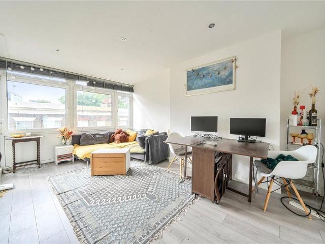 Flat for sale in Elephant and Castle, Greater London