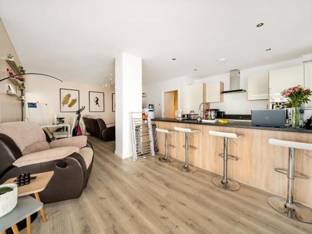 Flat for sale in Evershot, Oxfordshire